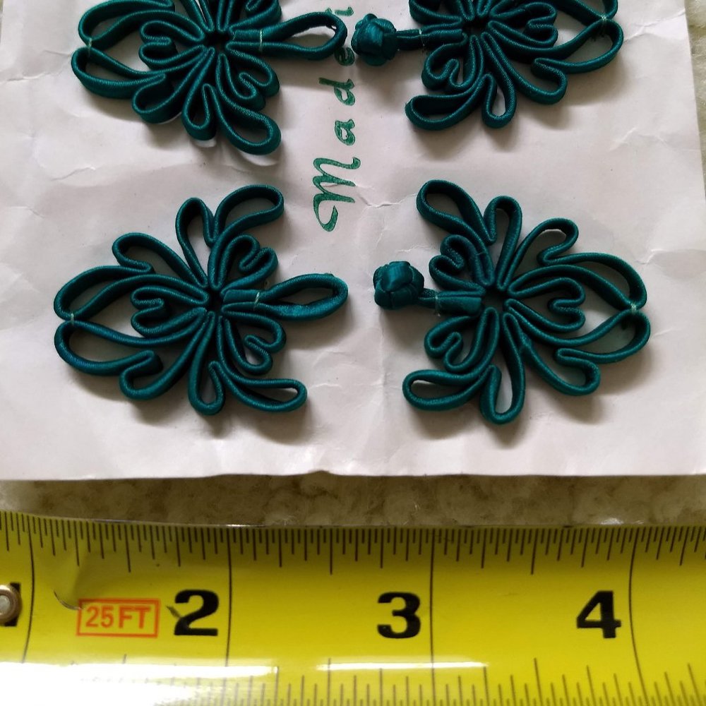 3/$25 vintage 60s NWT green Chinese frog closures - Picture 3 of 3